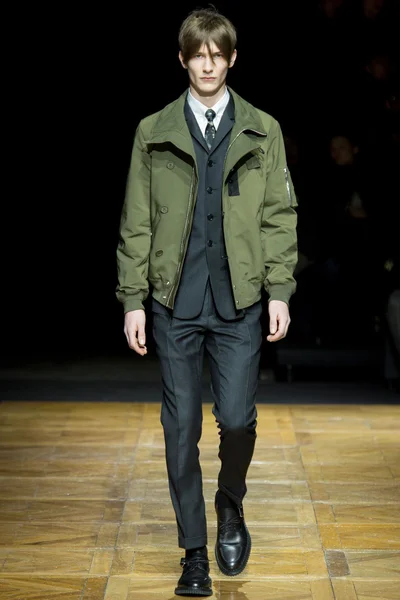 Look 28